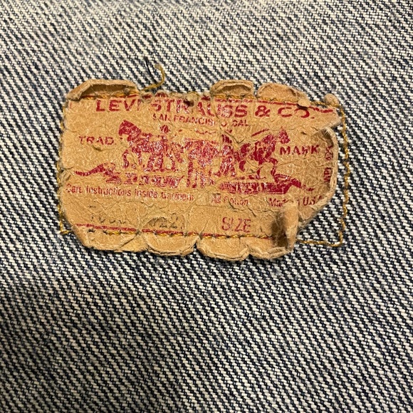 VINTAGE distressed LEVIS jean jacket - Picture 4 of 5